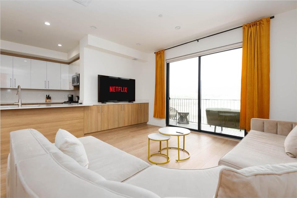 Stylish Apartments in Glendale with Free Parking Apartment in Glendale