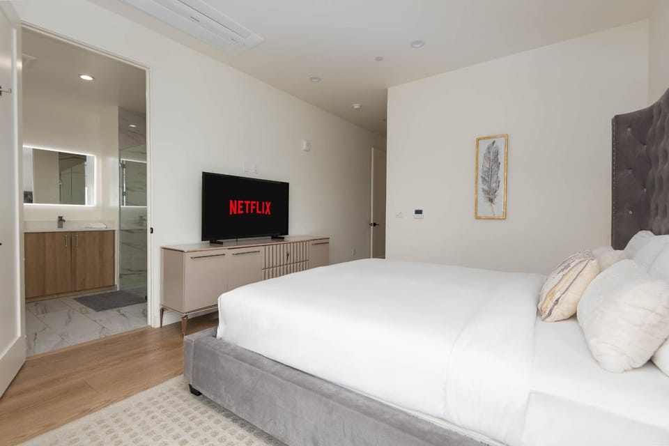 Stylish Apartments in Glendale with Free Parking Apartment in Glendale