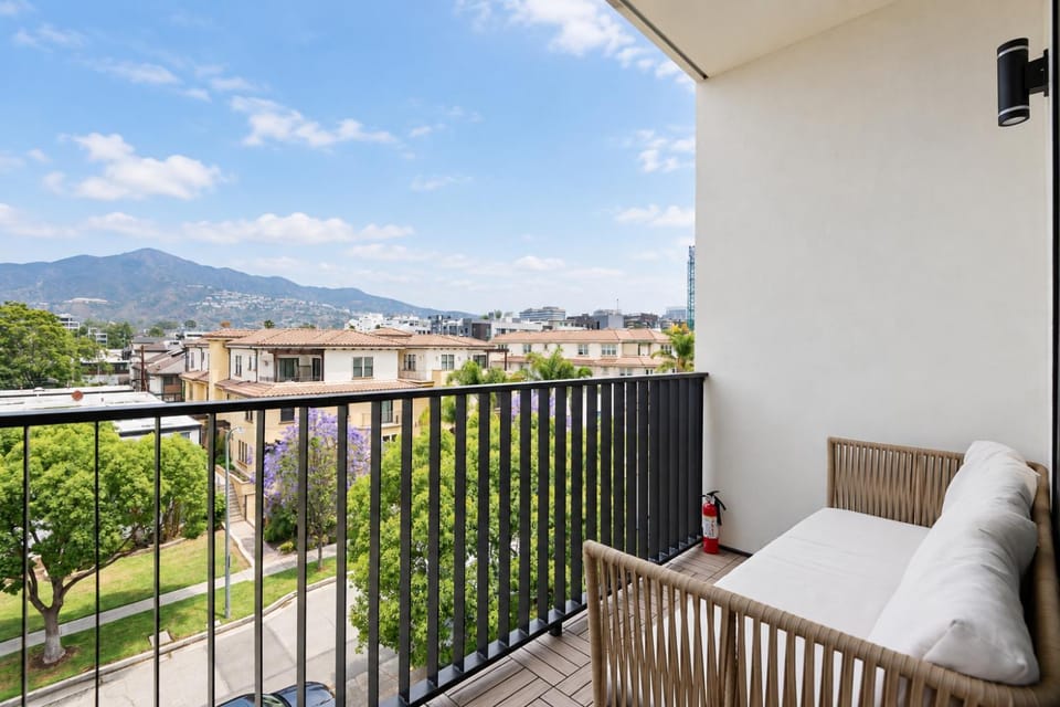 Stylish Apartments in Glendale with Free Parking Apartment in Glendale