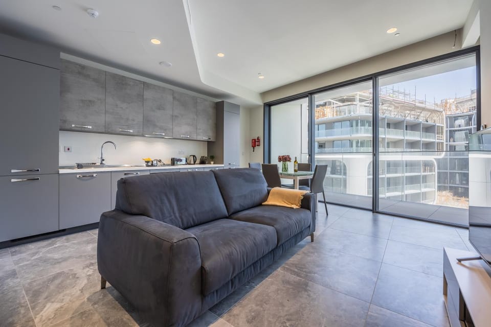 Piazza Panorama In The Island's Tallest Landmark Apartment in Saint Julians