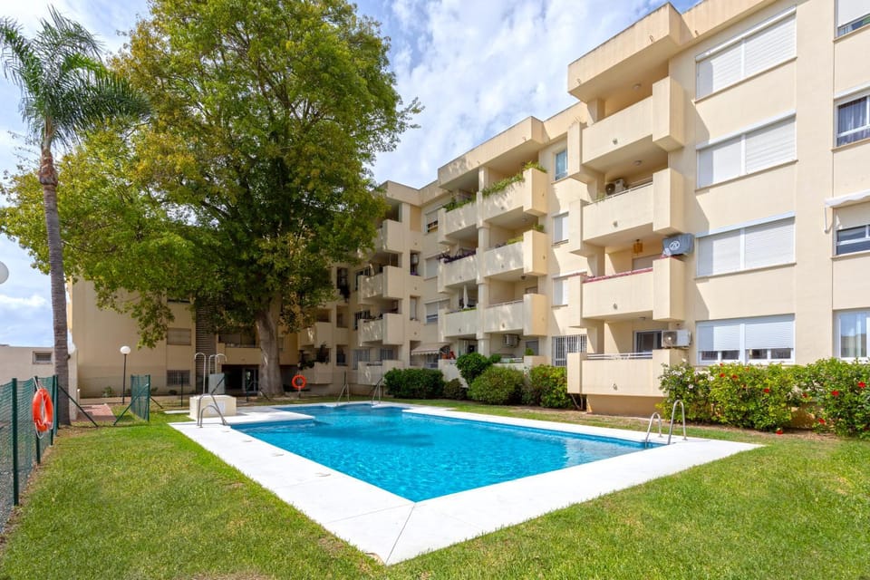 Property building, Spring, Day, Natural landscape, Garden, Garden view, Pool view, Swimming pool, sunbed