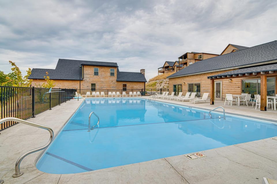 Branson Log Cabin Near Silver Dollar City and Lake! Cabin in Branson