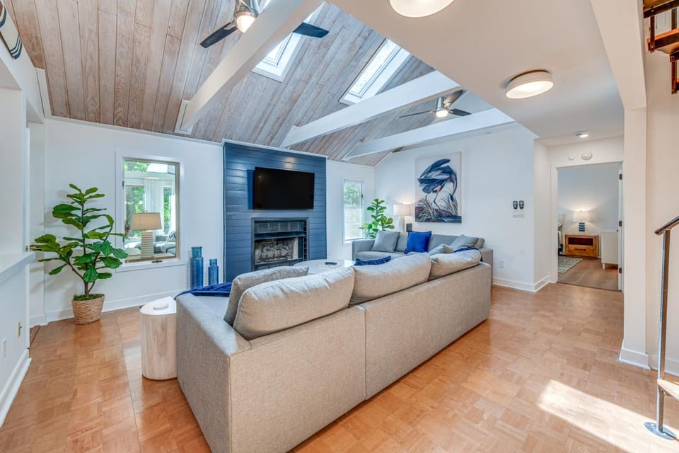 Waterfront Urbanna Home w/ Private Dock House in Virginia