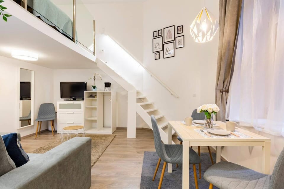 NEW! Central Location Flat by the Synagogue Apartment in Budapest