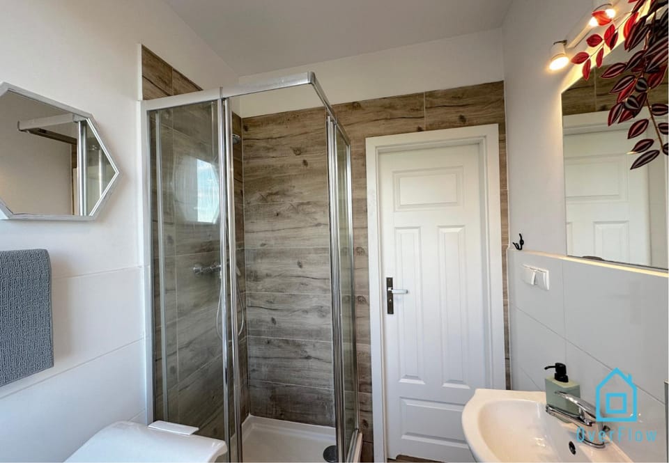 August Room - Peaceful Retreat, 10 Minutes to Gdańsk Old Town & Seaside Vacation rental in Gdansk