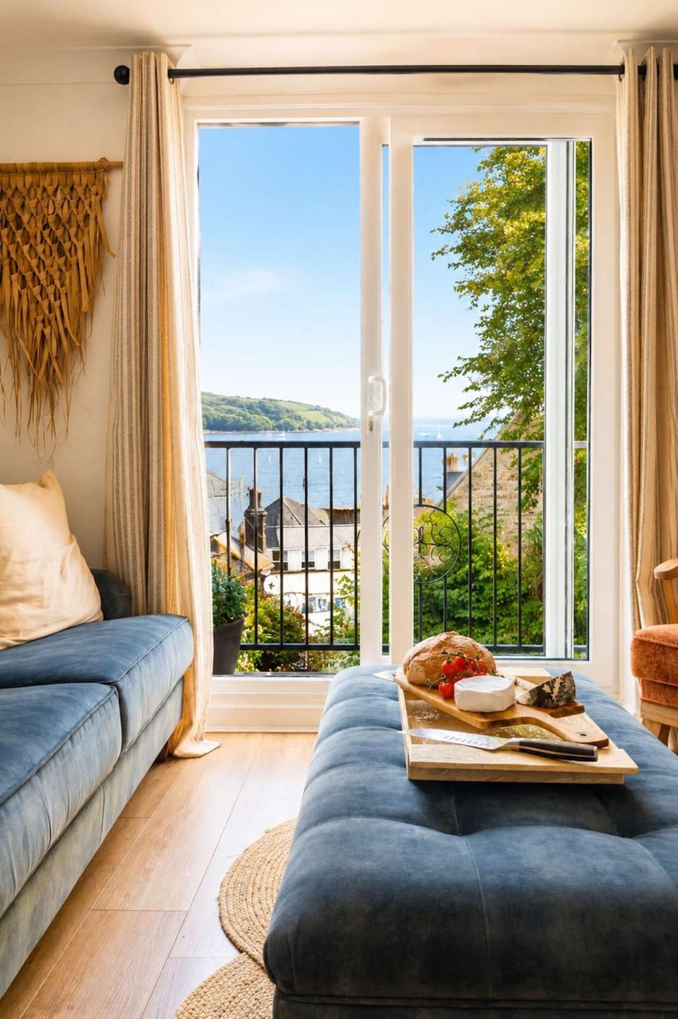 Stunning High Street Townhouse With Sea Views & Parking at 'Tide View Townhouse' House in England