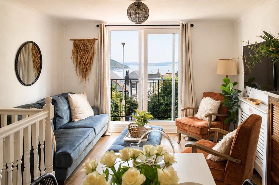 Stunning High Street Townhouse With Sea Views & Parking at 'Tide View Townhouse' House in England