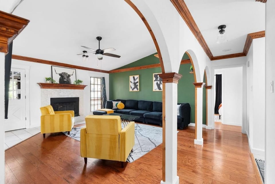 Serene Family Retreat King Beds Pool Hot Tub and Games House in Cedar Park