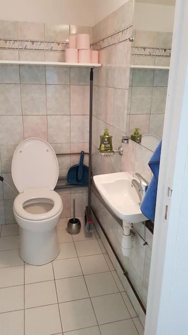 Studio meublé en sous-sol en plein centre ville Apartment in Pays de la Loire