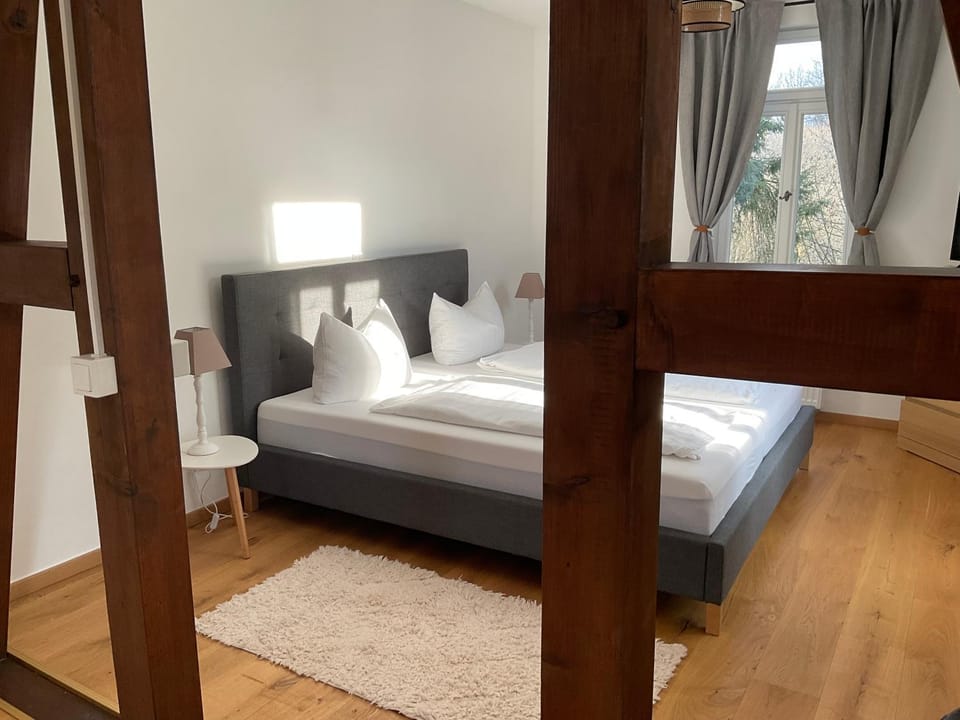 Photo of the whole room, Bedroom