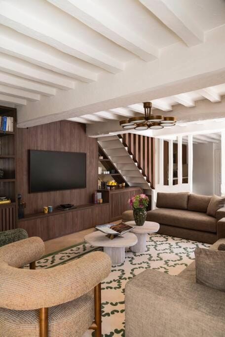 Communal lounge/ TV room, Living room, Seating area