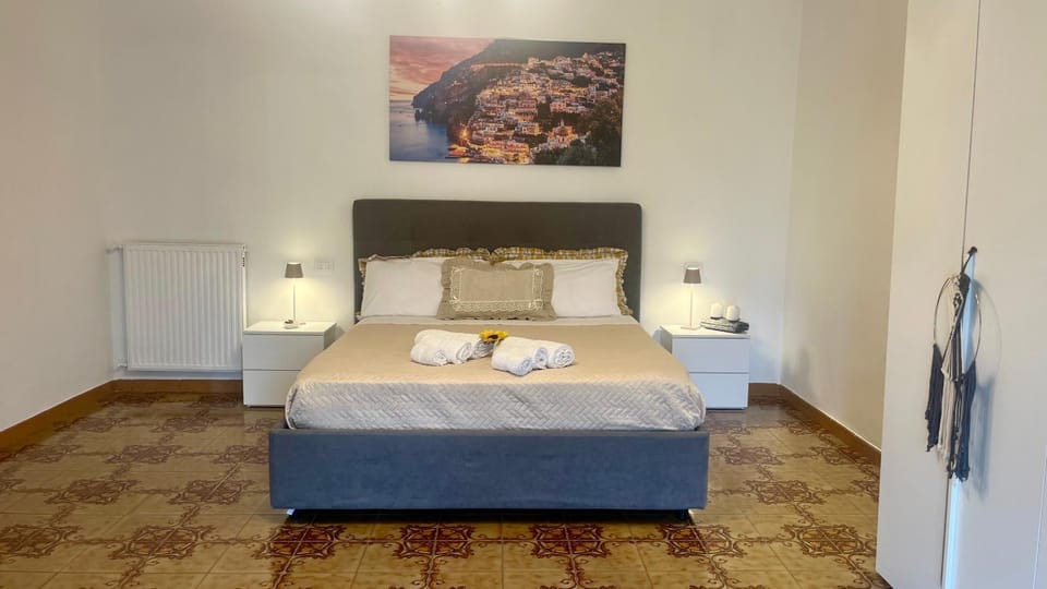 Bed, Decorative detail, Bedroom, towels