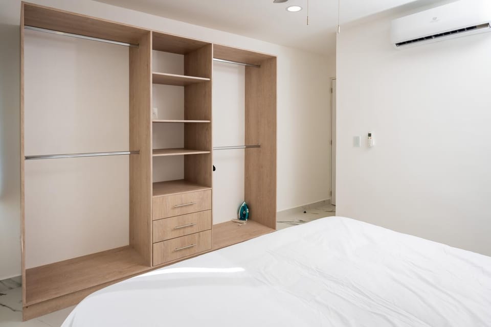Bedroom, wardrobe
