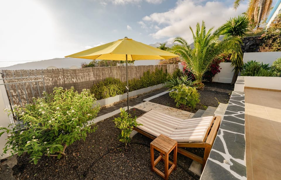 Garden, View (from property/room), Balcony/Terrace, Seating area, Garden view, Sea view