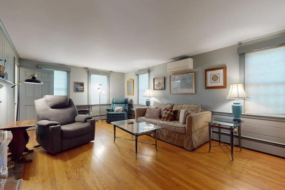 Cozy & Quiet Hyannis Retreat House in Hyannis