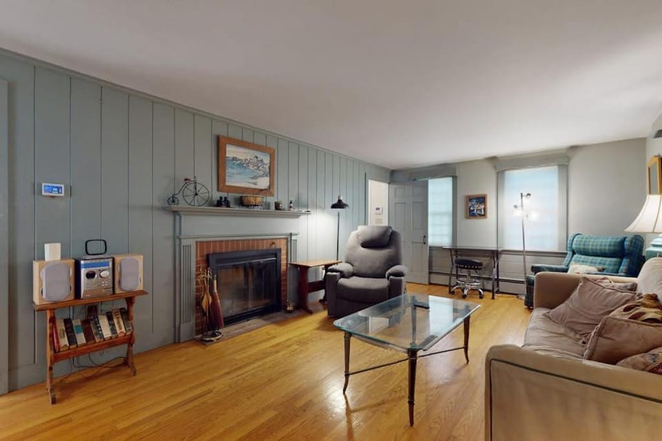 Cozy & Quiet Hyannis Retreat House in Hyannis