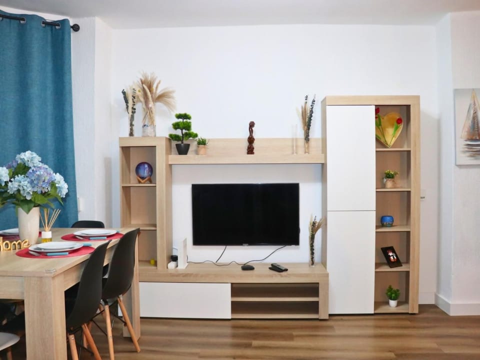 Communal lounge/ TV room, Living room
