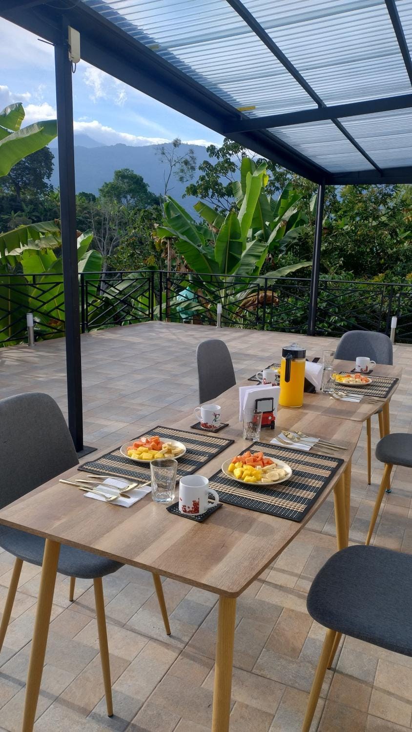 Food and drinks, Dining area, Breakfast
