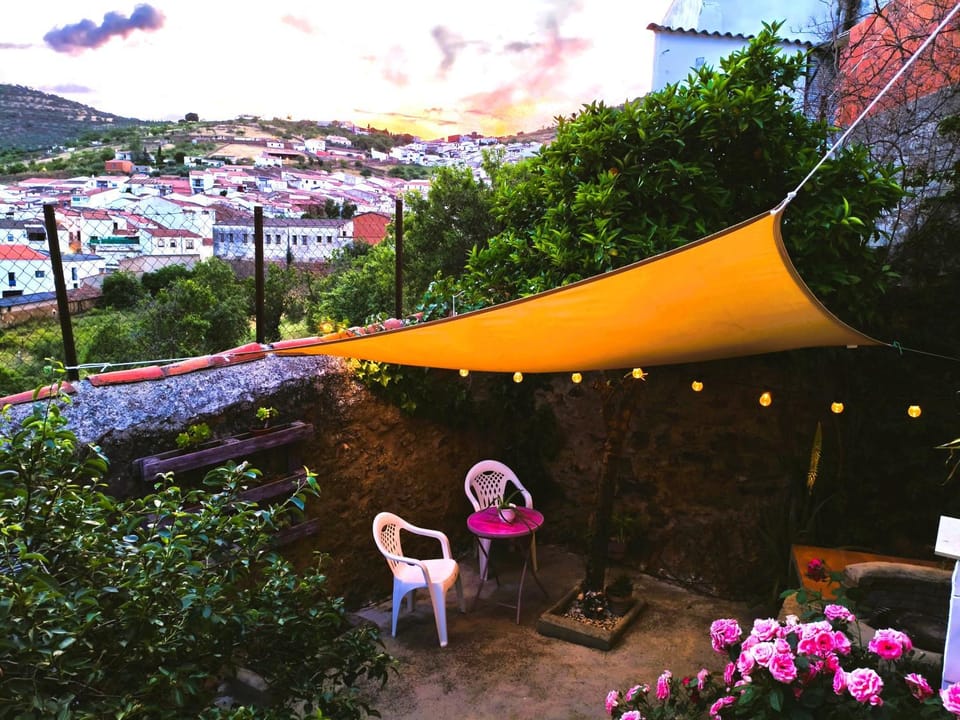 La Casa del Barranco que mira al Pico Apartment in Extremadura, Spain