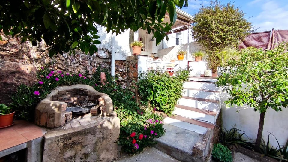 La Casa del Barranco que mira al Pico Apartment in Extremadura, Spain
