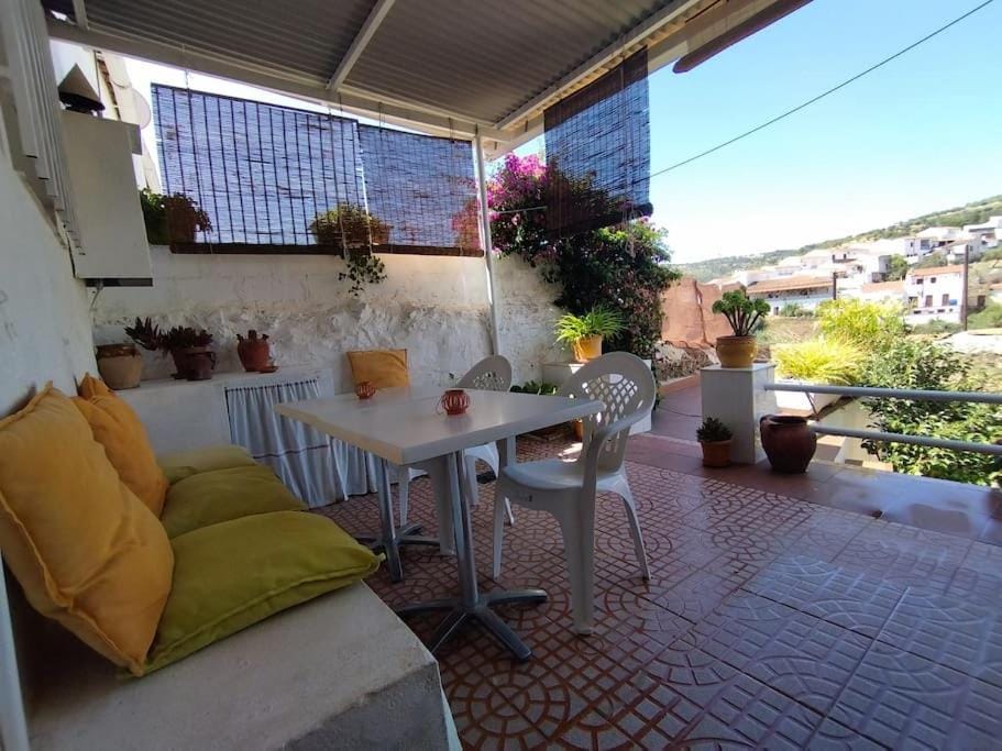 La Casa del Barranco que mira al Pico Apartment in Extremadura, Spain