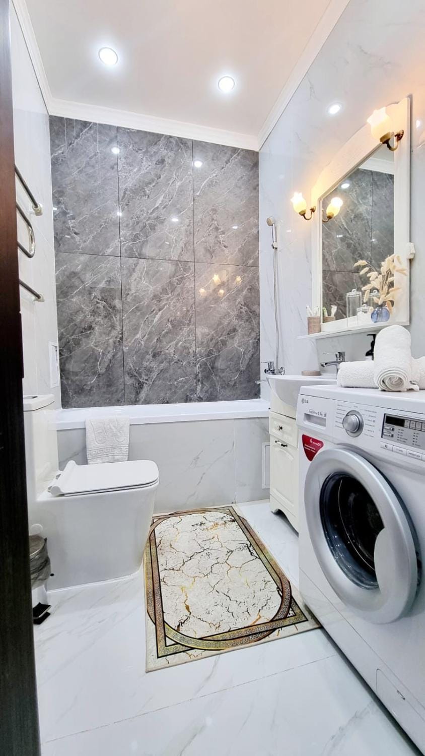 Bathroom, Photo of the whole room, Bath, towels, washing machine