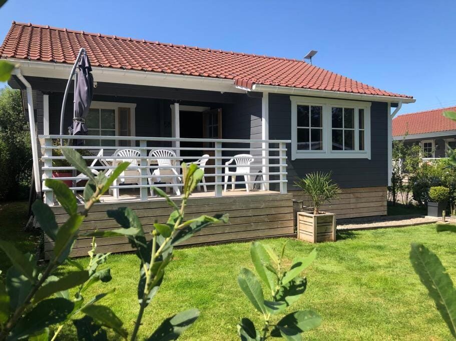 Property building, Garden, Balcony/Terrace, Garden view