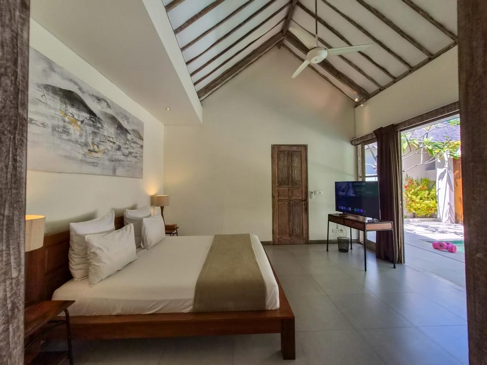 Bed, TV and multimedia, Bedroom