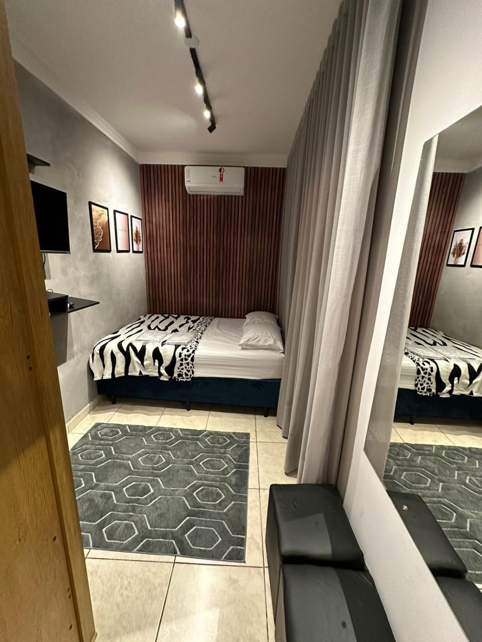 Bed, TV and multimedia, Bedroom, wardrobe, air conditioner