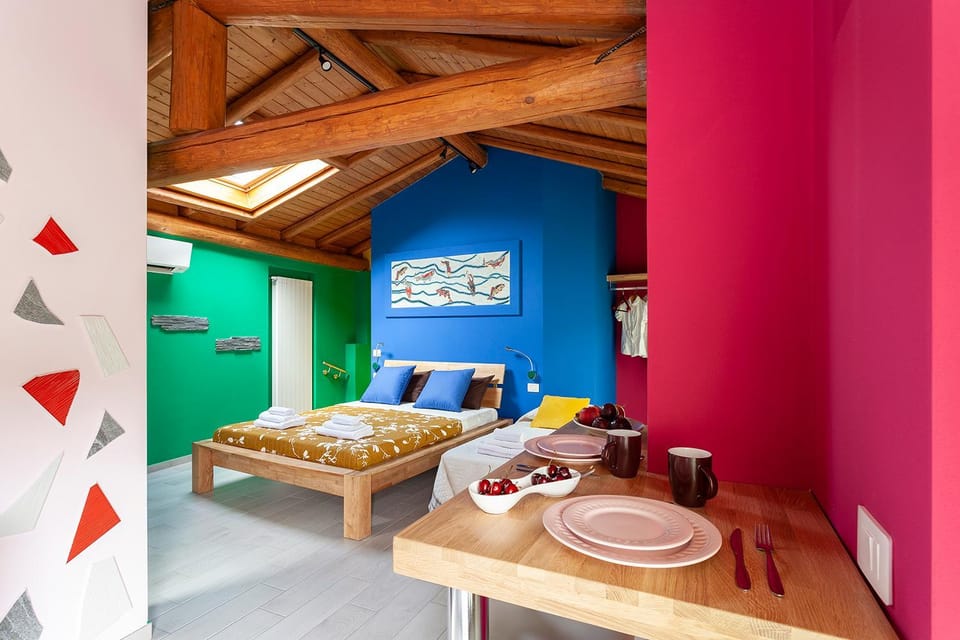 Bed, Living room, Food and drinks, Photo of the whole room, Seating area, Dining area, Bedroom, Food, towels