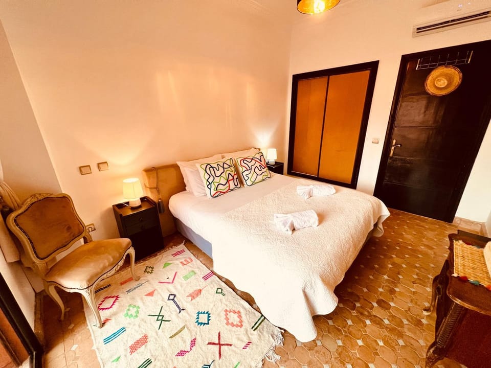 Bed, Photo of the whole room, Bedroom, wardrobe