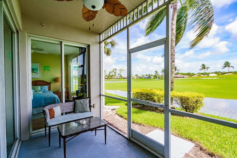 Stunning 3BR Naples Condo with Tropical Views House in Lely Resort