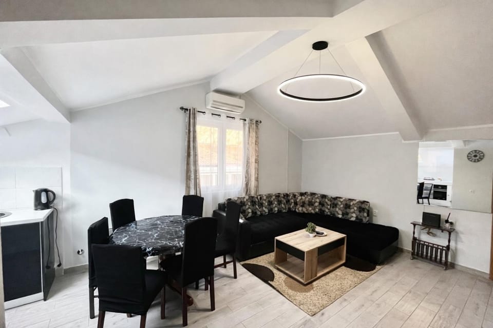 TV and multimedia, Living room, Dining area