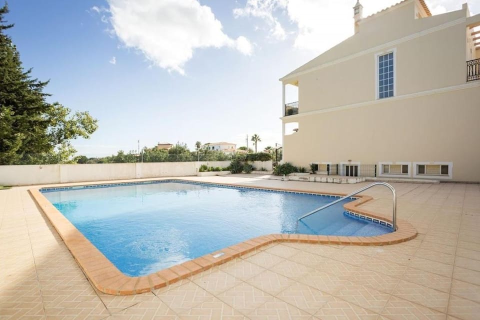Swimming pool, sunbed