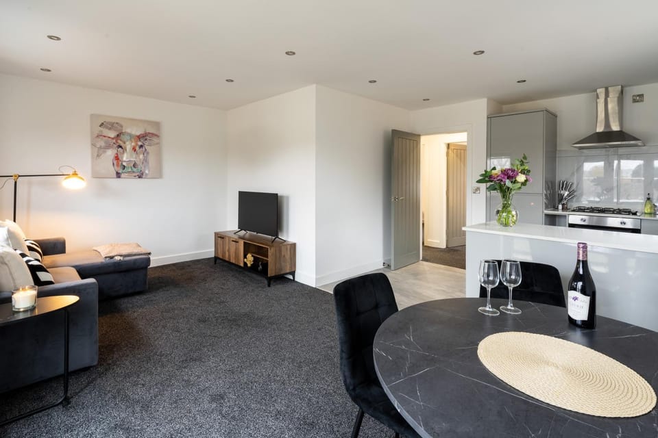 Modern 2-Bed Apartment with Balcony, Close To Oxford City Centre With Free Parking Apartment in Oxford