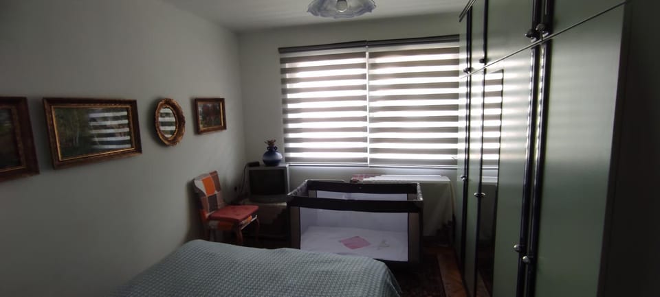 Bedroom, cot