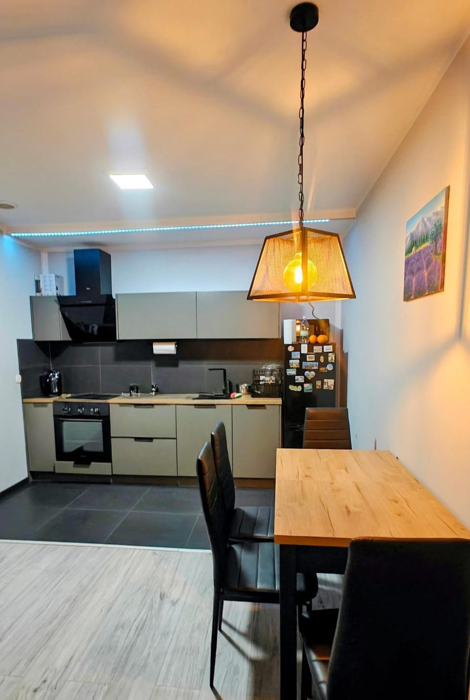 WYPOSAŻONY APARTAMENT, 10 KM szlakiem na Śnieżkę, otoczony górami i spokojem Apartment in Lower Silesian Voivodeship
