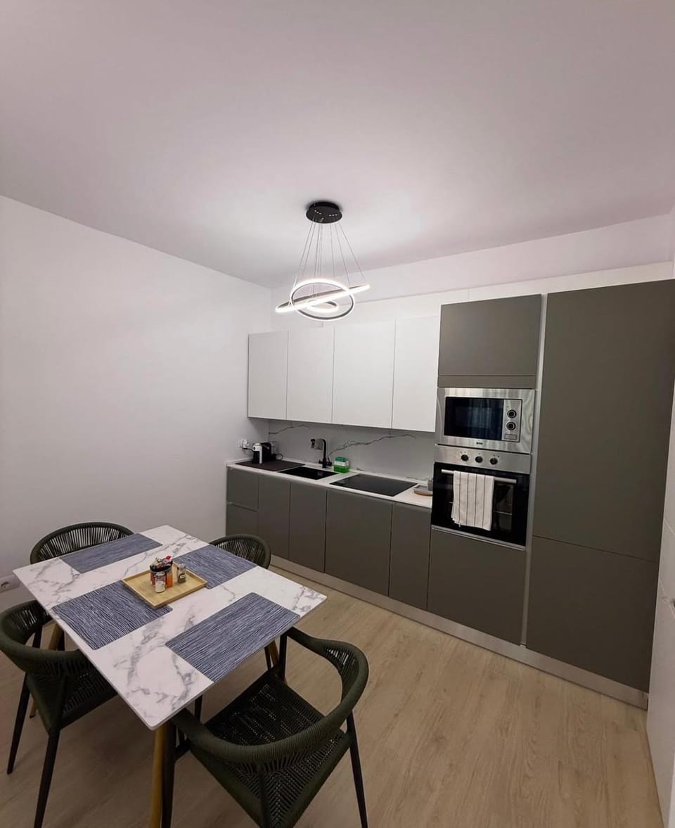 Kitchen or kitchenette, Dining area, oven, stove, toaster