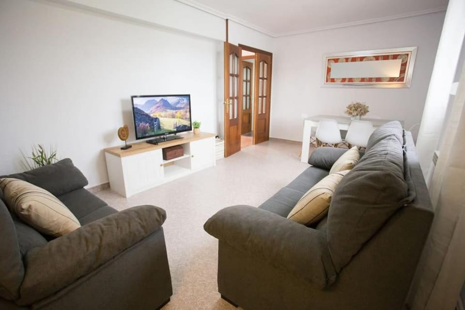 Communal lounge/ TV room, TV and multimedia, Living room, Seating area, Evening entertainment