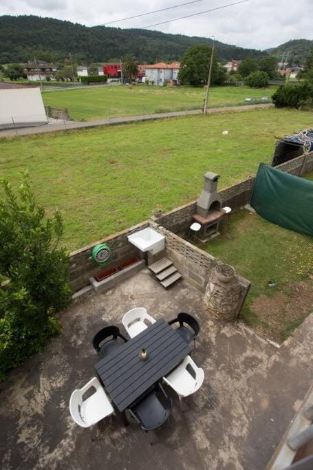 Communal lounge/ TV room, Spring, Day, Natural landscape, BBQ facilities, Evening entertainment, Mountain view