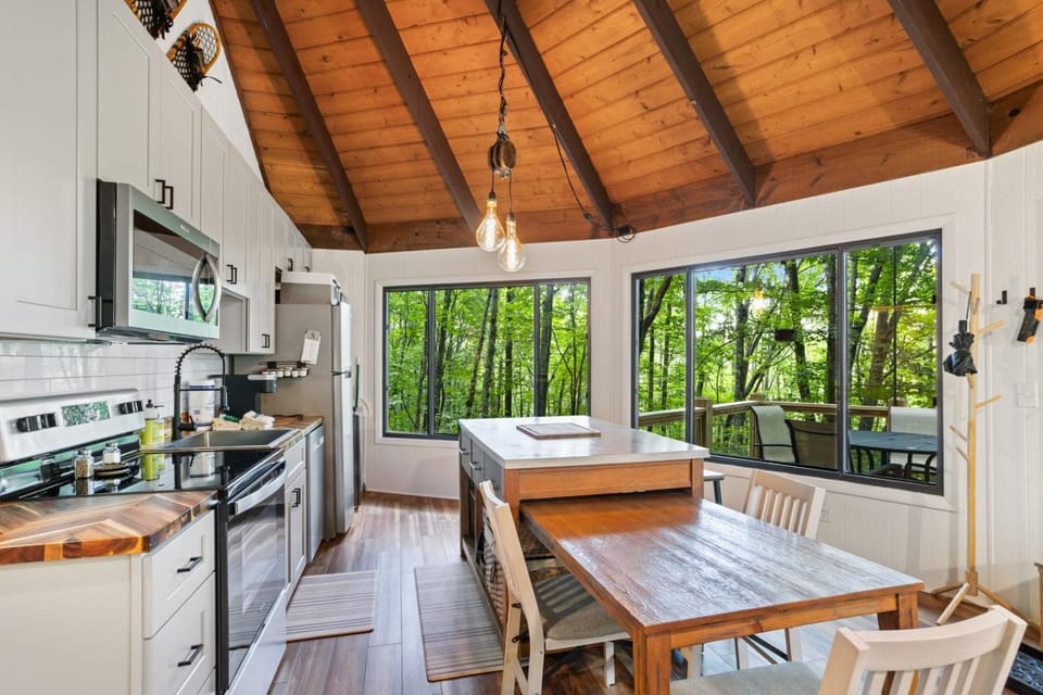 Upta Camp House in Beech Mountain