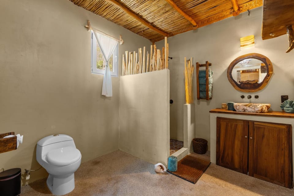 Toilet, Bathroom, towels