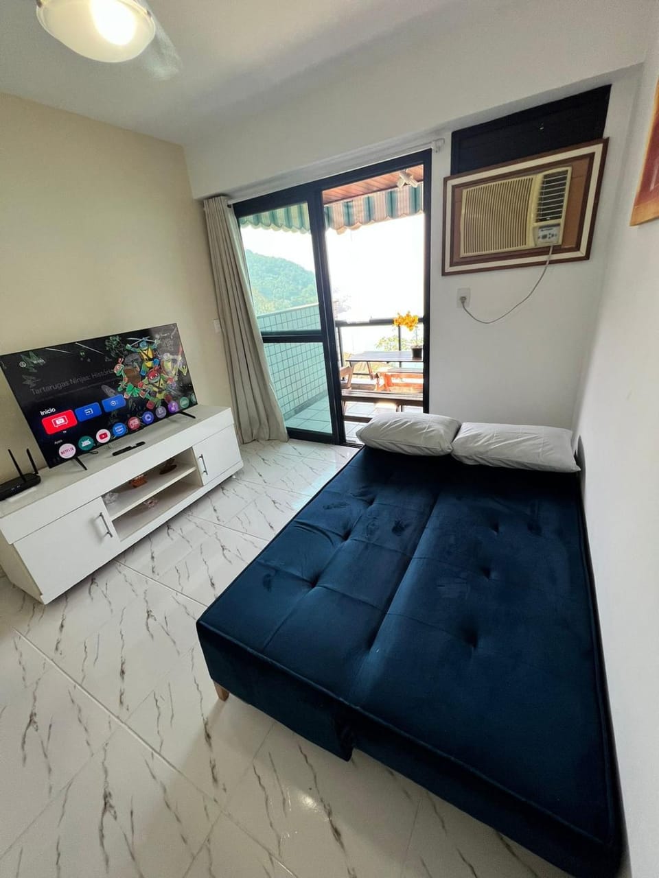 Communal lounge/ TV room, TV and multimedia, Seating area