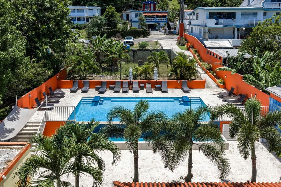 Villa del Enseuno- Pristine View and Infinity Pool House in Fajardo
