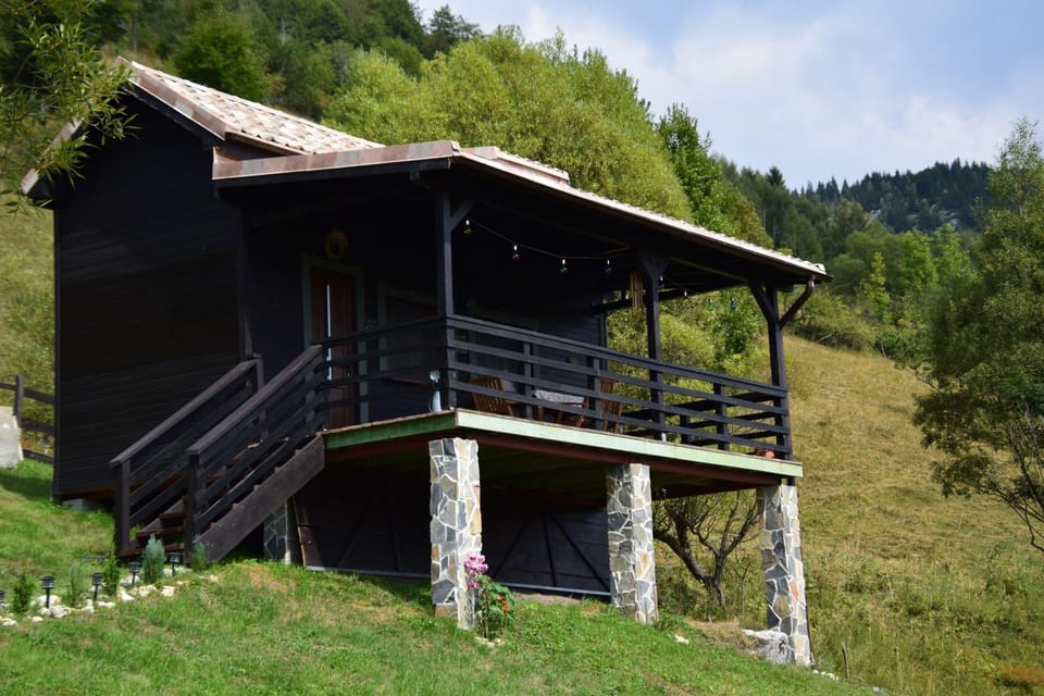 Property building, Day, Natural landscape, Garden, Garden