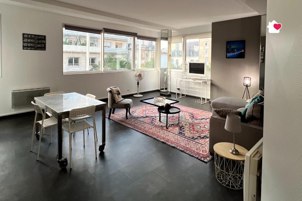 TV and multimedia, Living room, Seating area, Dining area