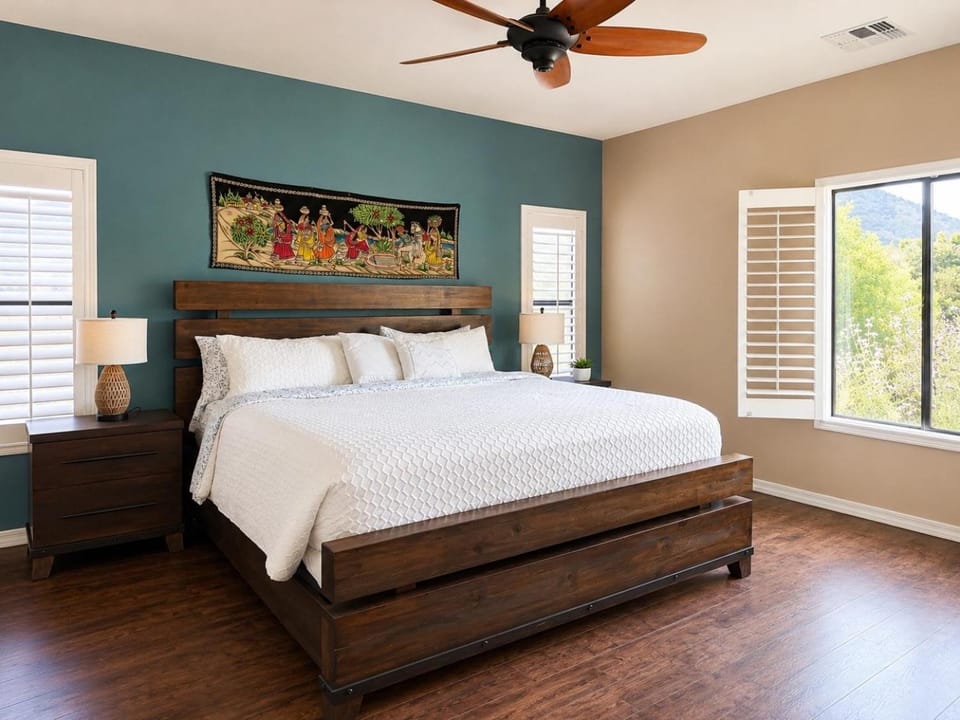 Bed, Photo of the whole room, Decorative detail, Bedroom, Mountain view