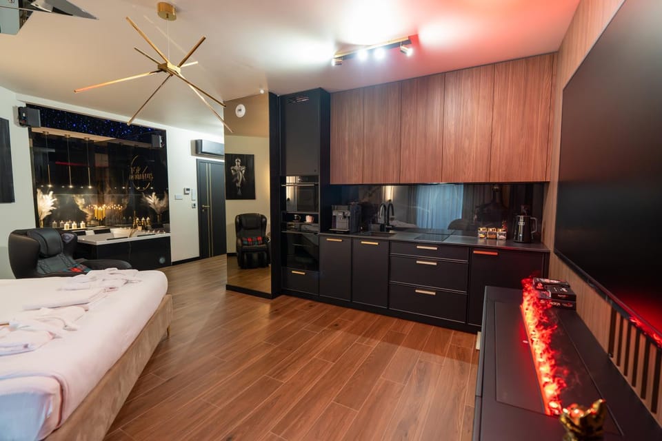 Bed, Coffee/tea facilities, Kitchen or kitchenette, Photo of the whole room, Bedroom, fireplace, oven, stove