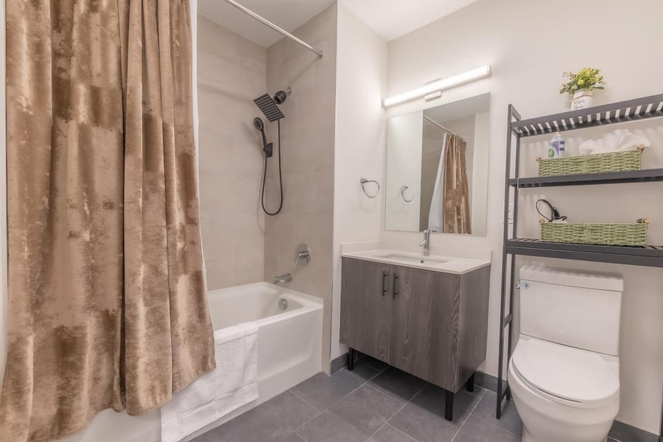 Shower, Toilet, Bathroom, Bath