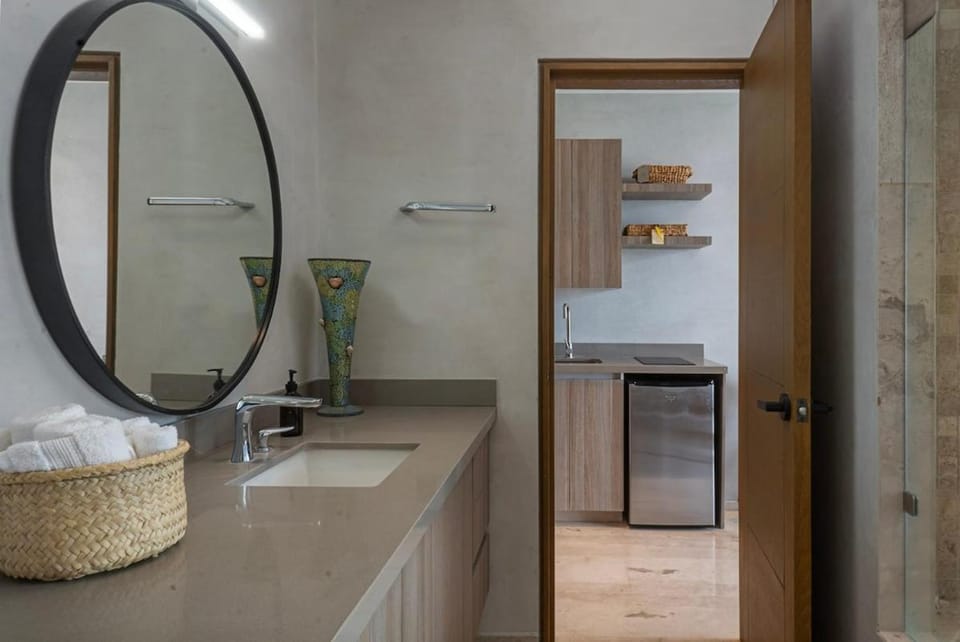 Bathroom, Kitchen or kitchenette